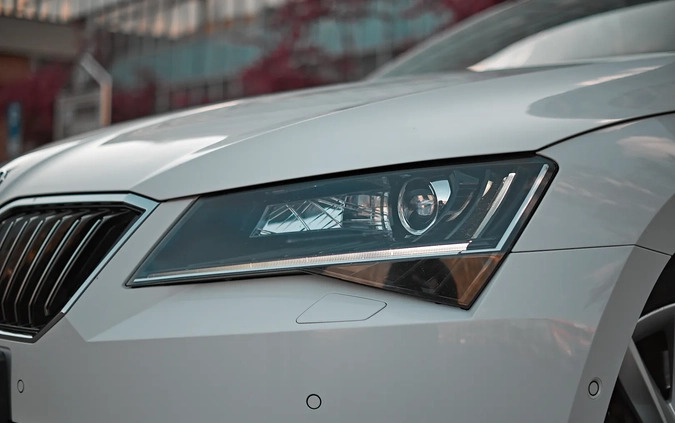 Skoda Superb cena 61999 przebieg: 239000, rok produkcji 2015 z Łosice małe 781